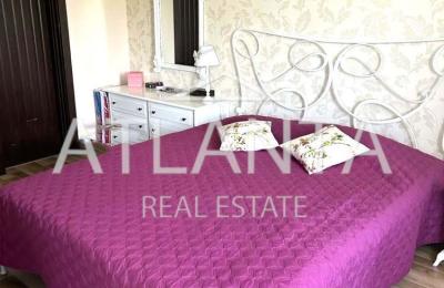 Luxurious two-bedroom apartment in a complex on the first line to the sea!