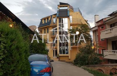 Работещ семеен хотел с ресторант и апартамент (РЗП 844 кв.м) в Свети Влас – кв. Русалка