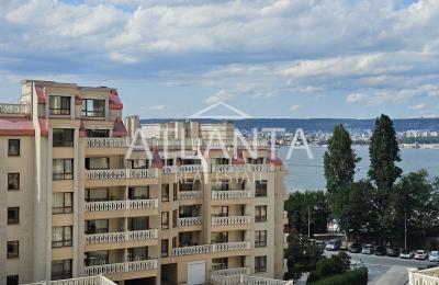 2-комнатный апартамент с прямым видом на море в престижном комплексе Varna South Bay Beach Residence - Varna.